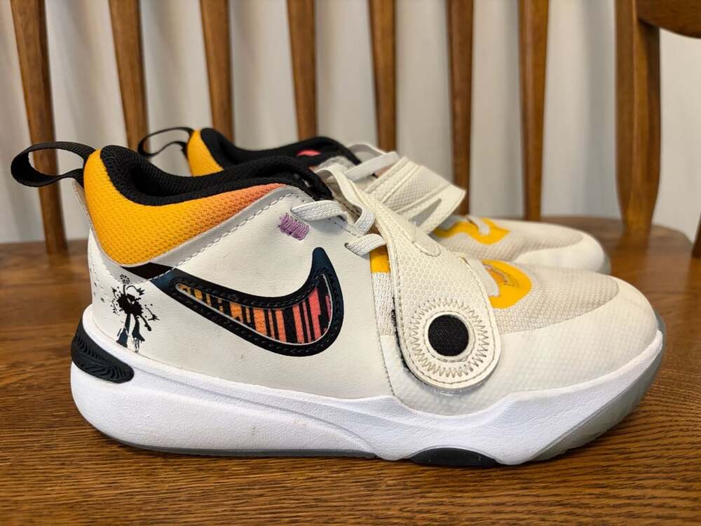 Nike Team Hustle D 11 GS Size 3Y White Multicolour